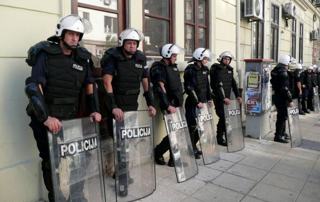 Сербія оголосила комендантську годину: у столиці спалахнули протести