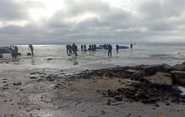 В Черкасской области откололась льдина, на которой находилось до 200 рыбаков