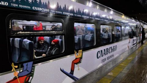 УЗ призначила додаткові дати курсування "Лижного експресу" з Київа до Славського