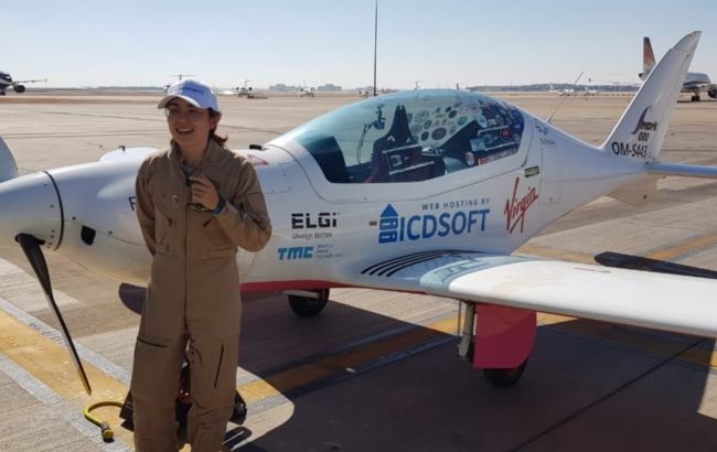 Рекорд побитий: льотчиця стала наймолодшою жінкою у навколосвітній подорожі літаком