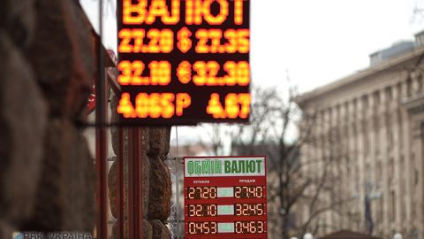 Долар і євро стабілізувалися на готівковому ринку