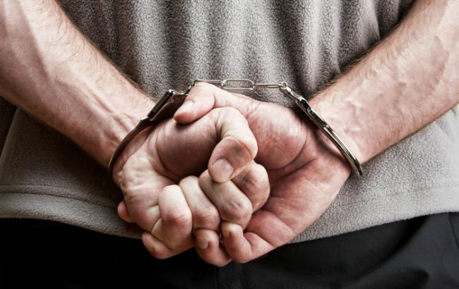 У Києві "пов'язали" аферистів, які продавали чуже житло