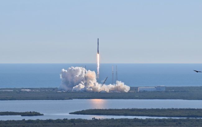 SpaceX вперше запустила в космос ракету з людьми