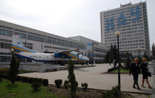 В Киеве в помещении Авиационного университета нашли предметы, напоминающие ручные гранаты