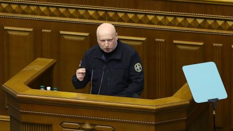 Турчинов: на период военного положения могут ограничиваться конституционные права граждан