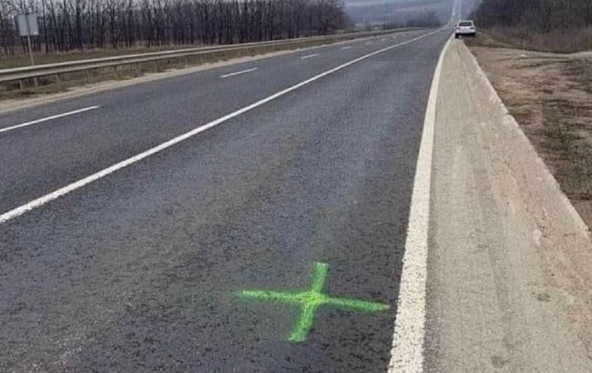 Под Ровно задержали 18-летнюю девушку, которая рисовала вражеские метки