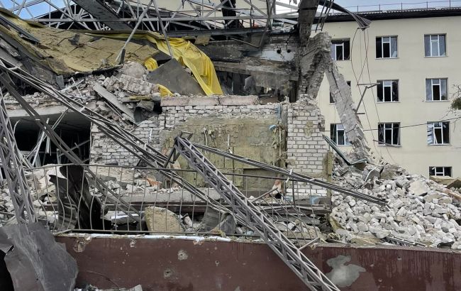 Российские войска разрушили больницу в Изюме