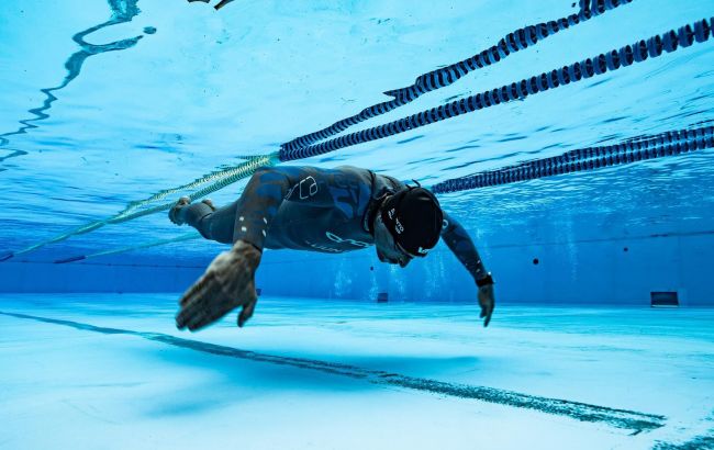 Чемпіон світу по фридайвінгу затримає дихання на годину, щоб зібрати 20 тисяч доларів для дітей в бомбосховищах