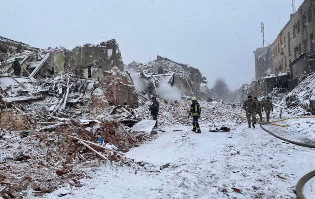 Російський літак скинув бомби на військове містечко у Харкові: є загиблі