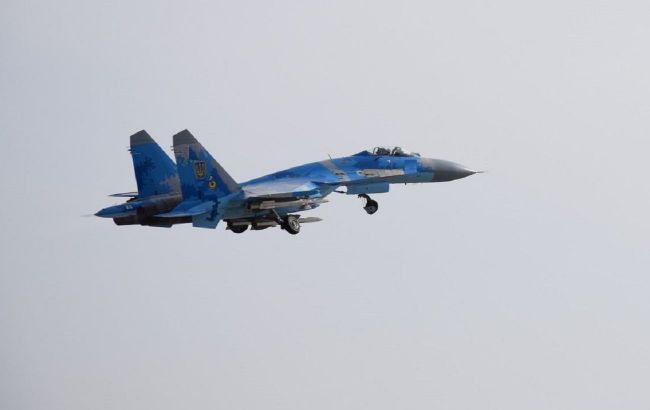 Авиация ВСУ уничтожила три склада боеприпасов и скопление российской техники на юге