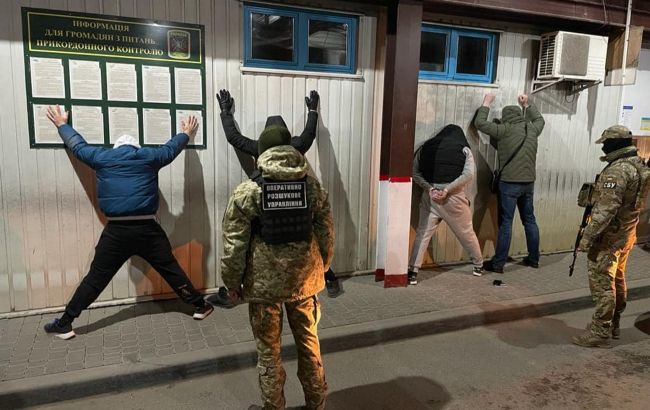 На Закарпатті затримали чоловіка, який переправляв через держкордон українців призовного віку