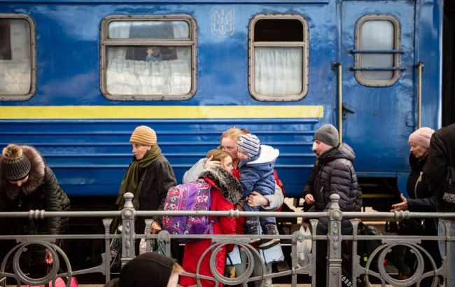 "Укрзализныця" опубликовала график дополнительных эвакуационных поездов на 25 марта