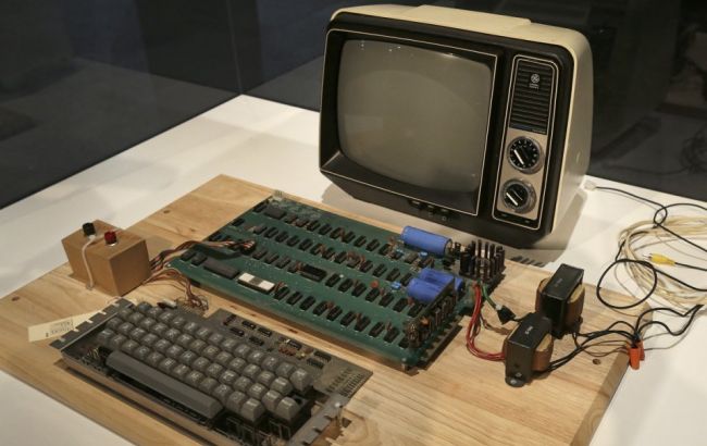 Американка выбросила оцененный в 200 тыс. долл. раритетный компьютер Apple