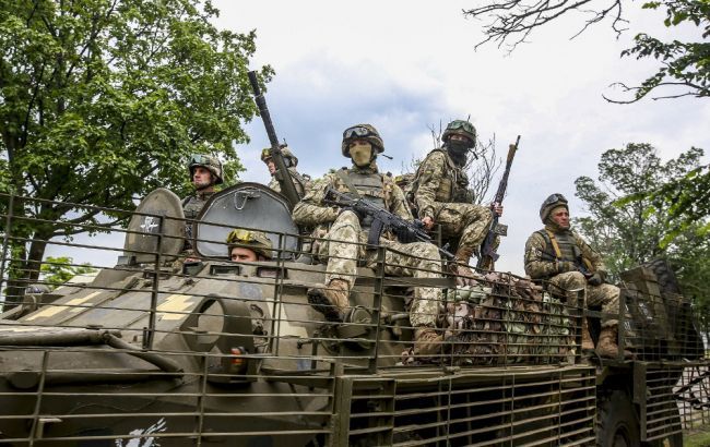 Безпілотники, БМП і вантажівки: нові деталі розведення військ на Донбасі (відео)