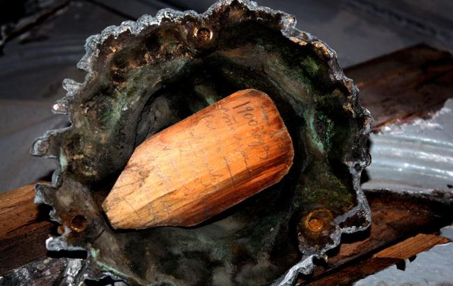 "SMS из прошлого": в украинском музее нашли деревянную "записку"