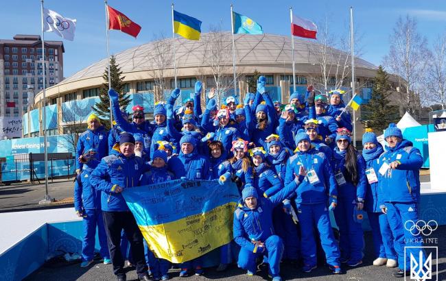 В Олімпійському селищі Пхьончхану підняли прапор України