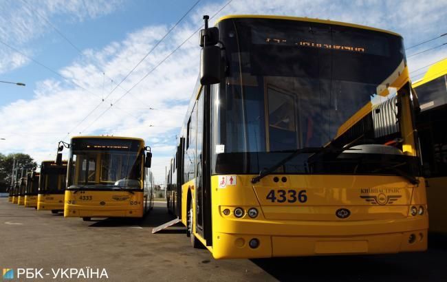 В Киеве заблокировано движение троллейбусов