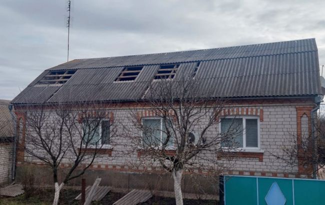 Оккупанты нанесли ракетный удар по городу в Житомирской области: в домах выбило окна и двери