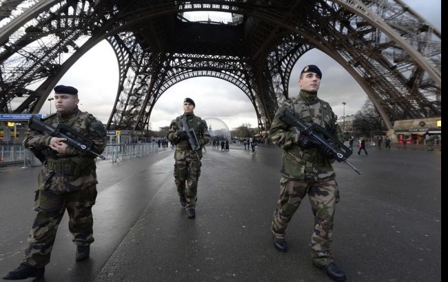 Поліція ліквідувала двох підозрюваних у причетності до терактів у Парижі
