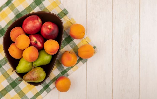 Як правильно зберігати фрукти: у холодильнику чи на столі