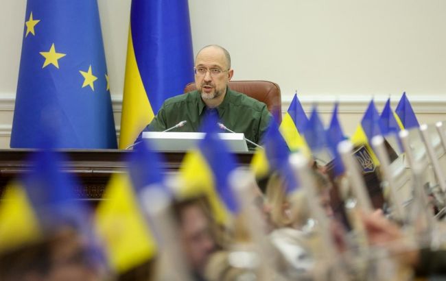 Кабмин выделил 33 млрд гривен на укрепление обороны Украины