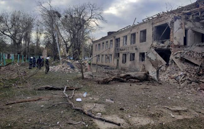 Через обстріл в Миколаєві загорілася стоматологія. У Баштанці зруйнована лікарня