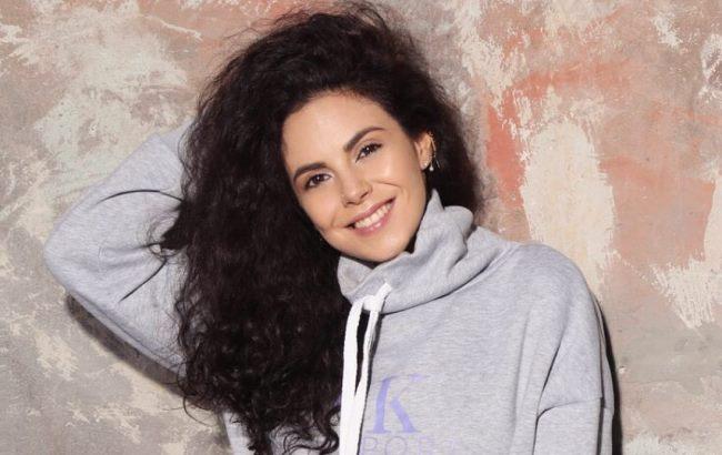 "Обояшка": Настя Каменських зачарувала шанувальників елегантним образом (фото)