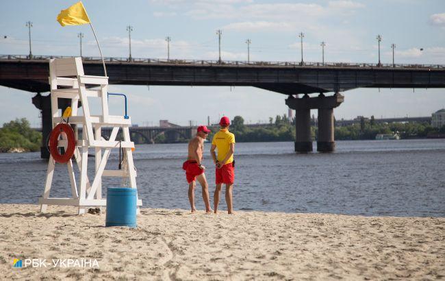 На одеських пляжах тимчасово не рекомендують купатися: названо причину