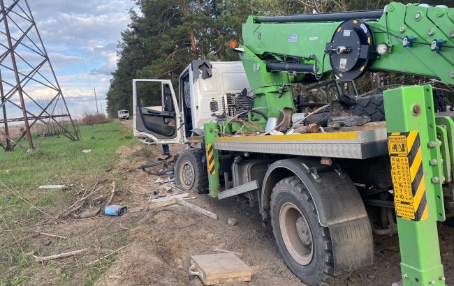В Киевской области на минах подорвались две бригады энергетиков: есть погибший и раненые