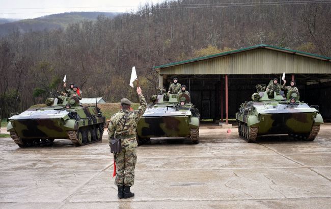 Президент Сербии предложил ввести обязательную 90-дневную службу в армии