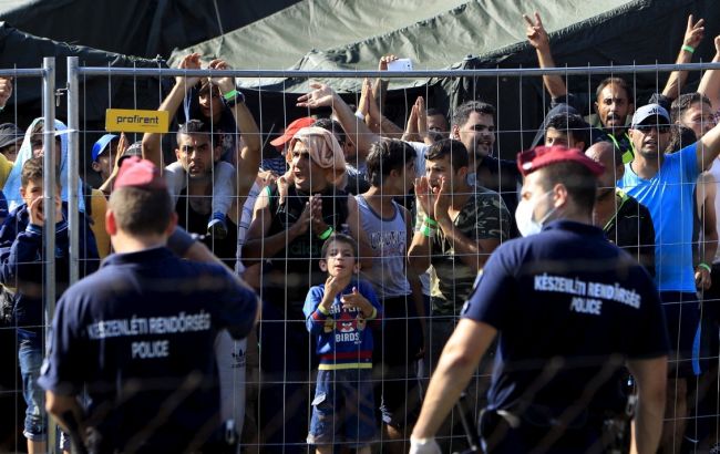 Угорська поліція застосувала сльозогінний газ проти біженців