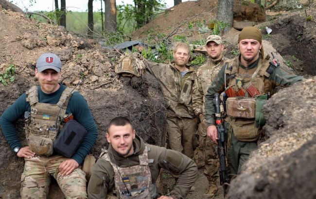 "В їхніх очах і душах ясність": Залужний показав обличчя героїв, на яких тримається Україна