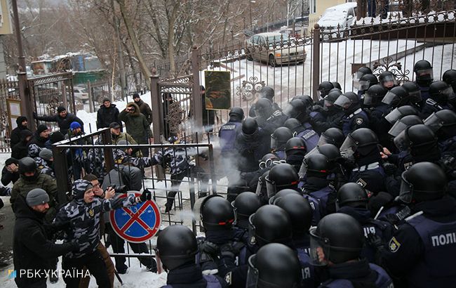 Поліція відкрила справу за фактом поранення поліцейського біля суду в Києві