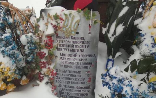 "Равнодушие": отца Героя Небесной Сотни расстроило поведение женщины на месте смерти украинцев