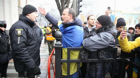 Учасники акції "Марш за майбутнє" прийшли під Верховну Раду (стрім)