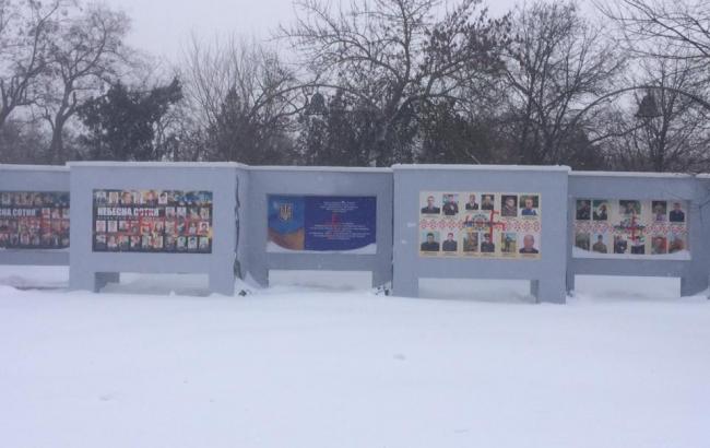 В Херсоне изуродовали мемориал Героям Небесной сотни (фото)