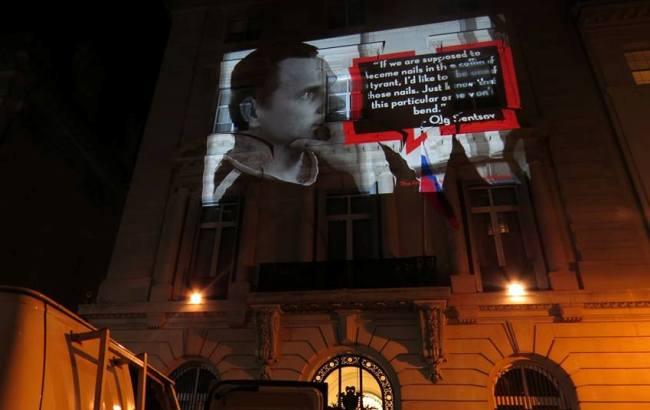 На будівлі посольства РФ у Нью-Йорку з’явилися проекції з закликом звільнити Сенцова