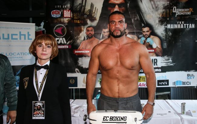 Екс-чемпіон WBA оголосив про підписання контракту з Ф'юрі