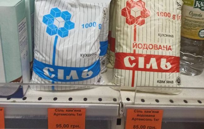 Украинцы сметают соль с прилавков, а магазины взвинчивают цены. Какая сейчас стоимость
