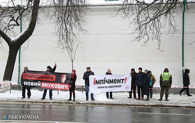 У Києві затримали активісток Femen перед прес-конференцією Порошенко