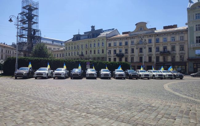 Порошенко анонсировал партию грузовиков для ВСУ из Великобритании