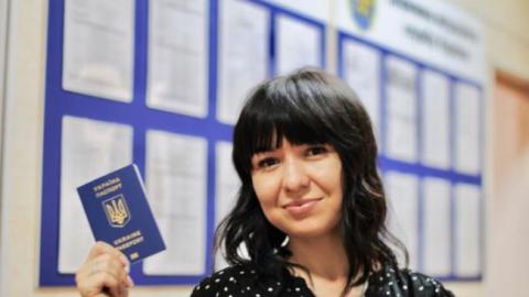 С начала года украинцы оформили более 3 млн загранпаспортов