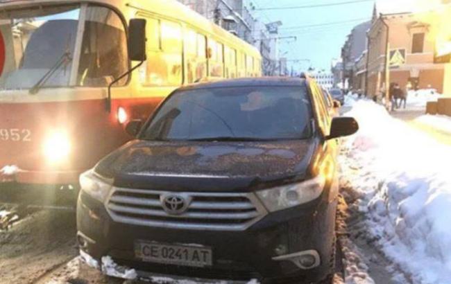 "Він більше не буде, напевно": у Києві люди покарали "героя паркування" на Подолі