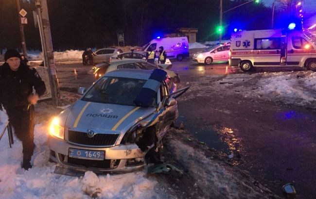 У Києві та Рівному під час несення служби вночі травмовано 5 поліцейських