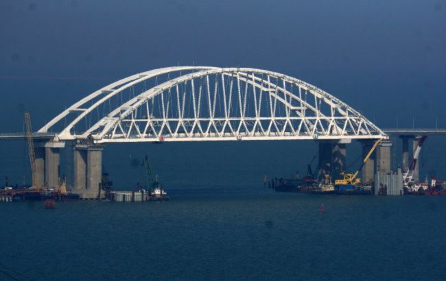 Через сильний вітер у Керченській протоці призупинено судноплавство