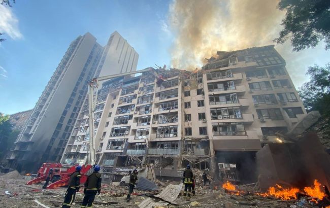 Ракетный удар по Киеву: появились фото и видео с места происшествия