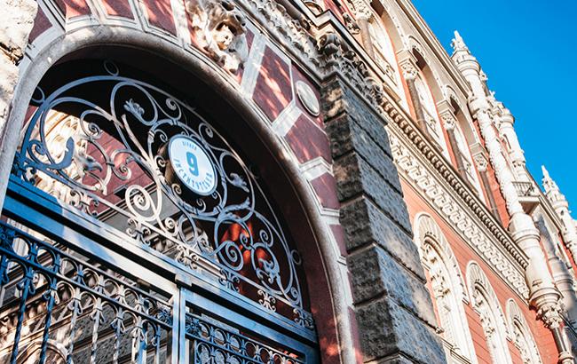 НБУ на 28 грудня залишив курс гривні на рівні 27,95 грн/долар