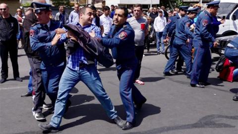 Протести в Єревані: поліція затримала 233 людини