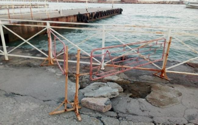 "Серый асфальт настоящего": жительница Крыма показала фото разрушенной набережной Ялты