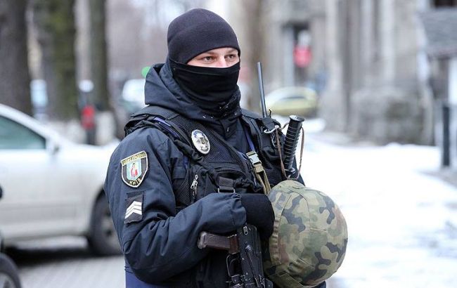 У Києві на вулиці вивели озброєні патрулі Нацполіції і Нацгвардії